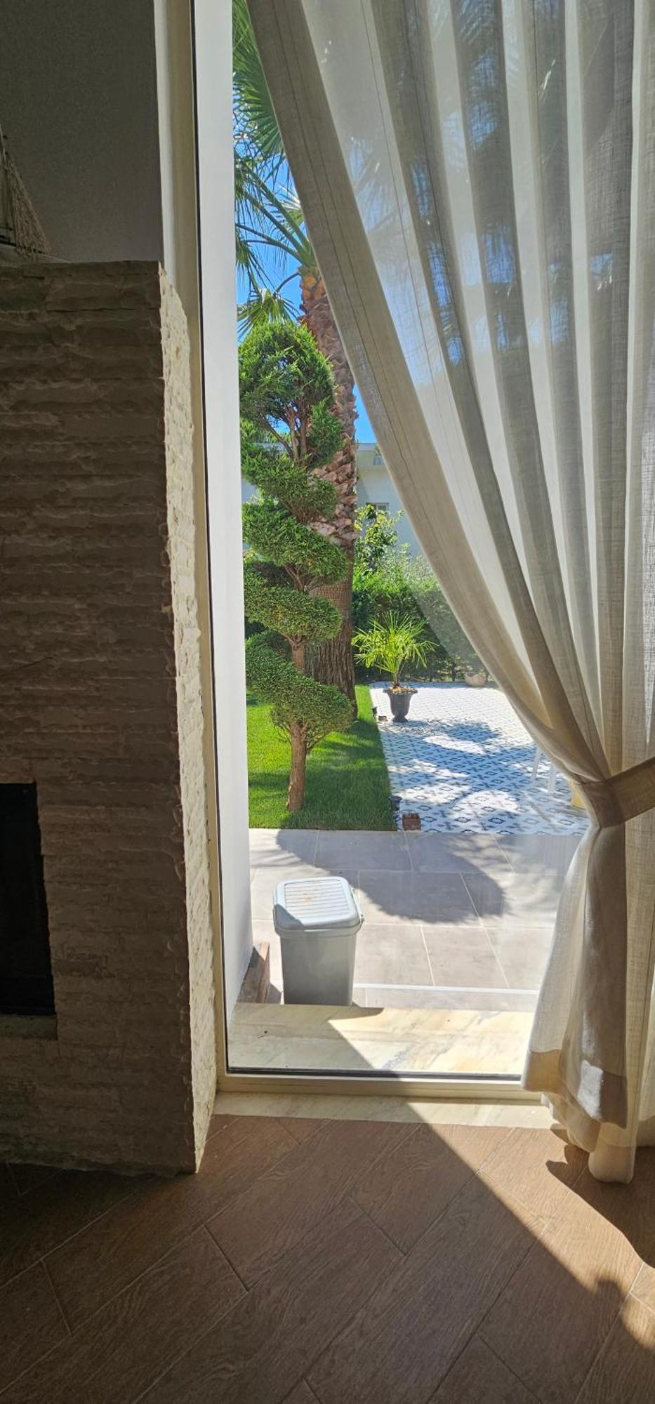 Villa E5 *
